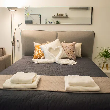 شقة Nelly's Place 10 *